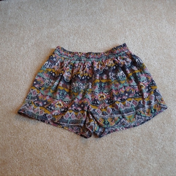 Forever 21 Pants - Forever21 tribal print flowy short w/elastic waist